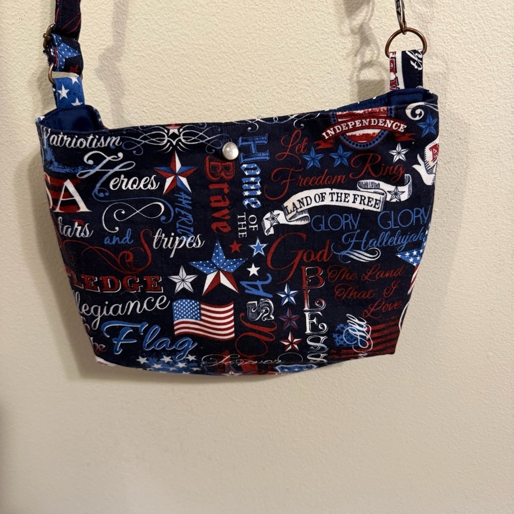Patriotic USA Crossbody Bag Red White Blue Americana Flag Print Small Purse - Picture 6 of 11